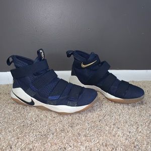 Nike LeBron Soldier XI Nike Zoom
